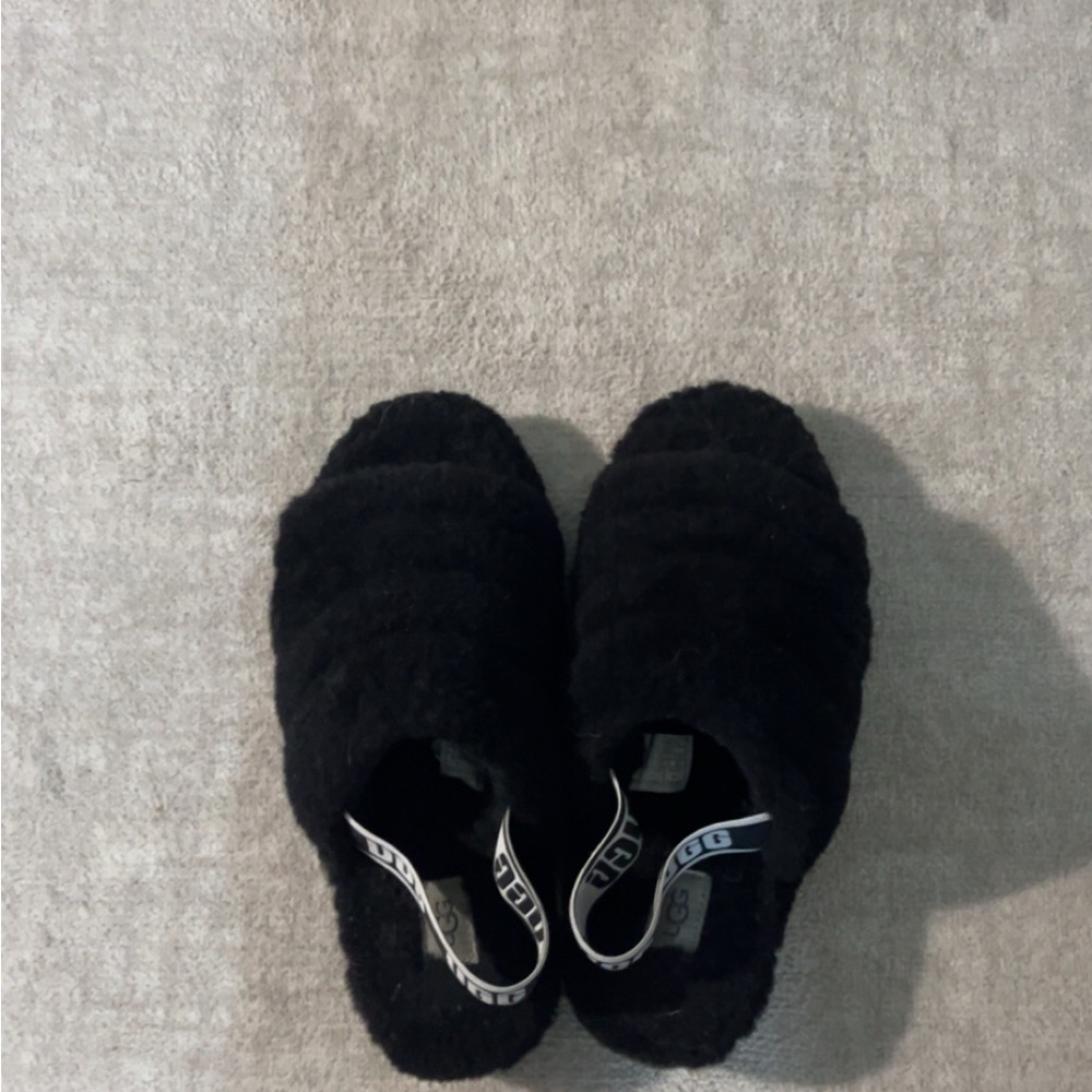 UGG Black Minimalist Slippers with Elegant Design